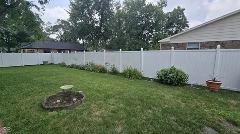 8221 Orchid Lane Indianapolis IN 46219