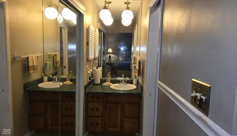 8221 Orchid Lane Indianapolis IN 46219