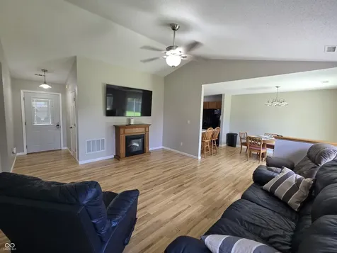 2069 Creekside Drive Seymour IN 47274