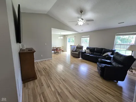 2069 Creekside Drive Seymour IN 47274