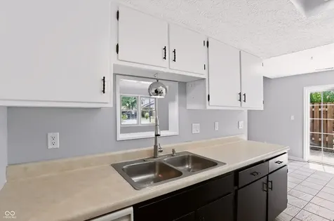 7606 Farm View Circle E Indianapolis IN 46256