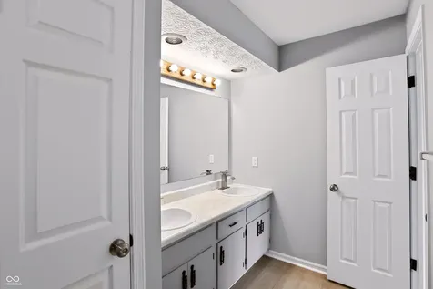 7606 Farm View Circle E Indianapolis IN 46256