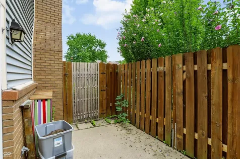 7606 Farm View Circle E Indianapolis IN 46256