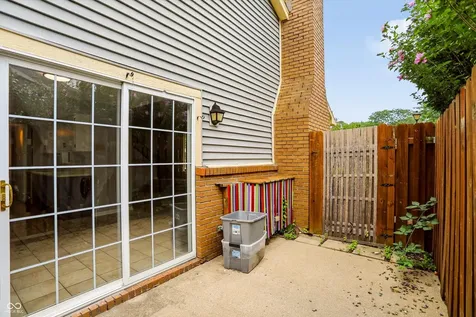 7606 Farm View Circle E Indianapolis IN 46256