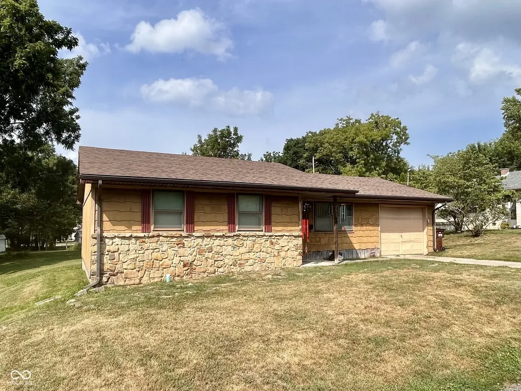 1009 W Walnut Brownstown IN 47220
