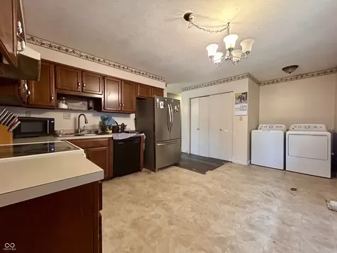 1009 W Walnut Brownstown IN 47220