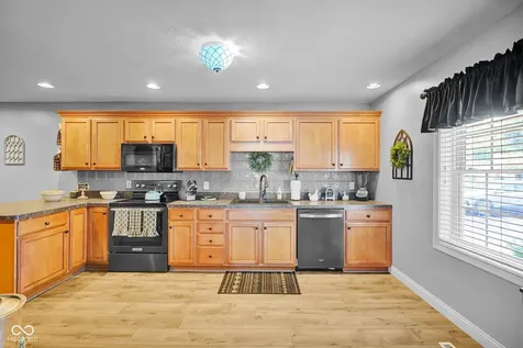 3325 Sycamore Drive Columbus IN 47203
