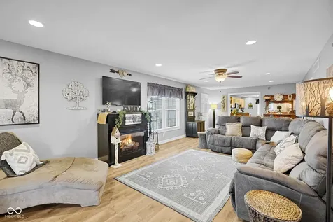 3325 Sycamore Drive Columbus IN 47203