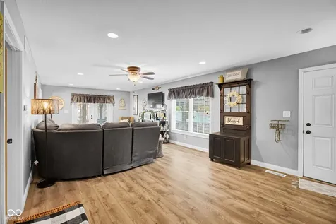 3325 Sycamore Drive Columbus IN 47203