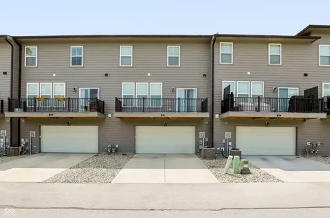 332 Fairfax Way Zionsville IN 46077