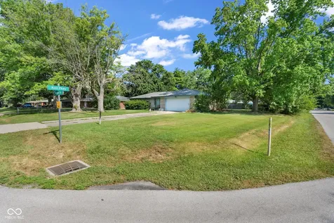 7222 Maple Drive Avon IN 46123