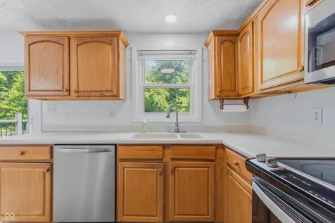 9505 Thornwood Drive Indianapolis IN 46250