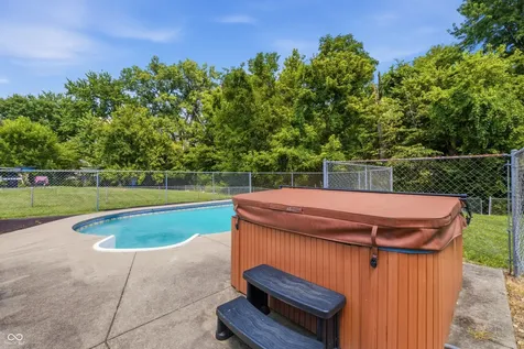 9505 Thornwood Drive Indianapolis IN 46250