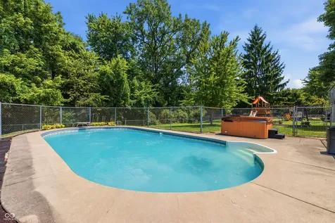 9505 Thornwood Drive Indianapolis IN 46250