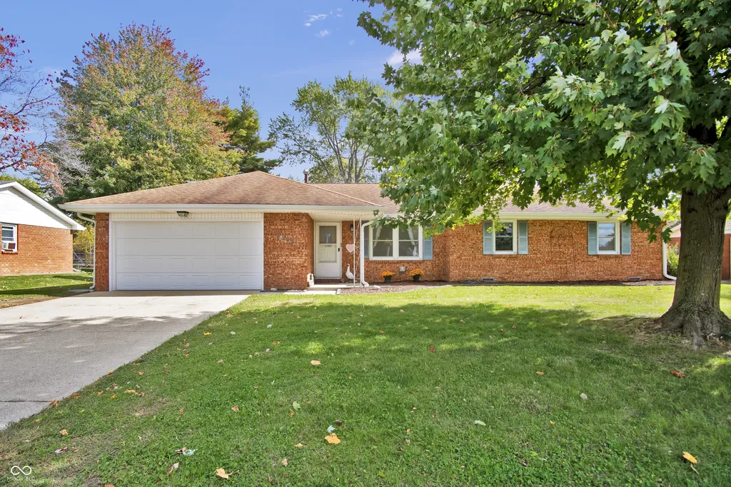 2745 Flintwood Drive Columbus IN 47203