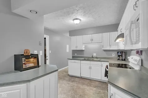 2745 Flintwood Drive Columbus IN 47203