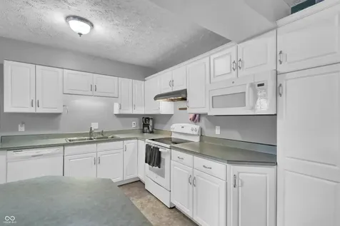 2745 Flintwood Drive Columbus IN 47203