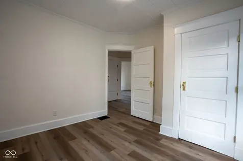 24 Hendricks Place Indianapolis IN 46201