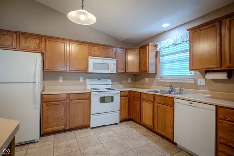 12682 Whisper Way Fishers IN 46037