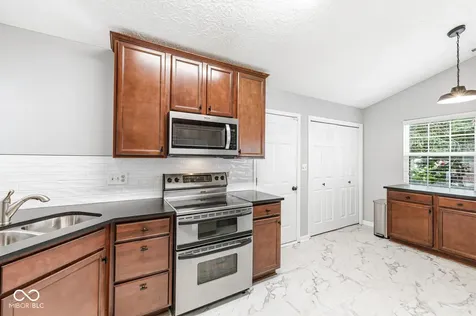 6866 Wild Cherry Drive Fishers IN 46038