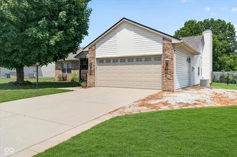 5664 Pine Knoll Boulevard Noblesville IN 46062