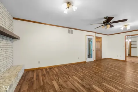 10112 N Hickory Lane Columbus IN 47203