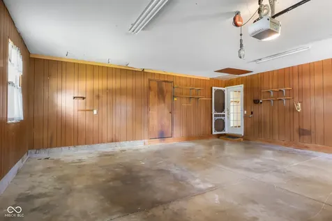 10112 N Hickory Lane Columbus IN 47203
