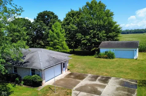 10112 N Hickory Lane Columbus IN 47203
