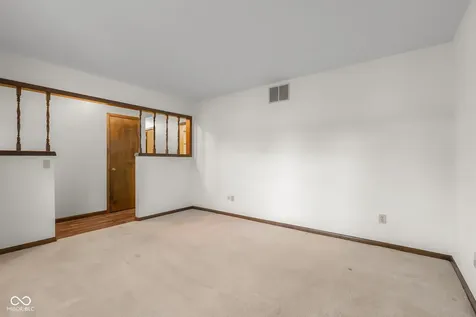 10112 N Hickory Lane Columbus IN 47203
