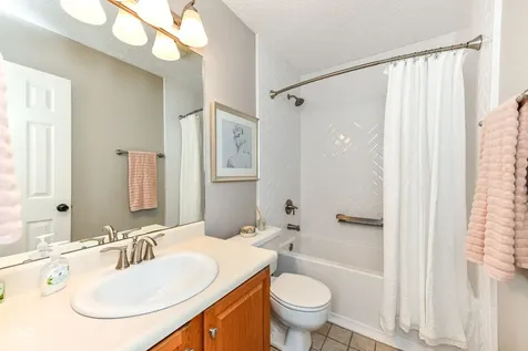 7701 Raleigh Lane Fishers IN 46038