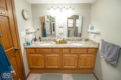 8910 Skippers Way Indianapolis IN 46256