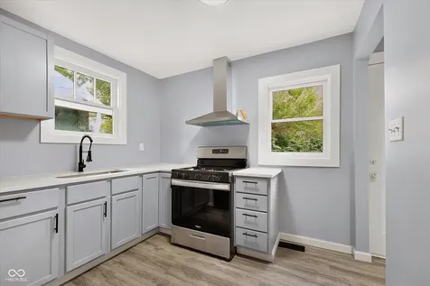 1256 W 33rd Indianapolis IN 46208