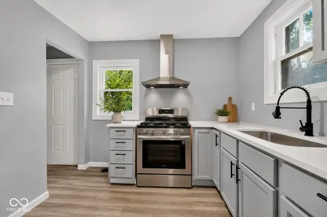 1256 W 33rd Indianapolis IN 46208