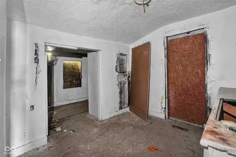 639 Warren Avenue Indianapolis IN 46221