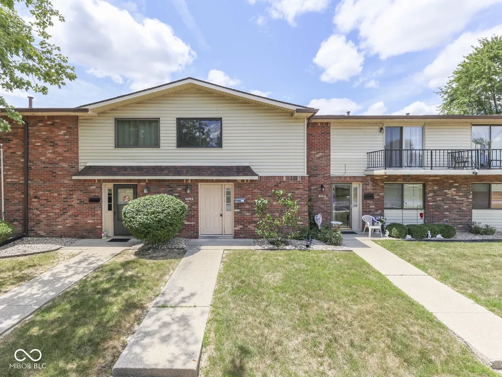1014 Greenwood Trail E Greenwood IN 46142