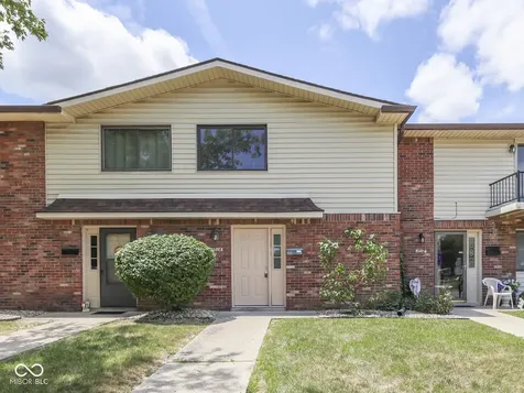 1014 Greenwood Trail E Greenwood IN 46142