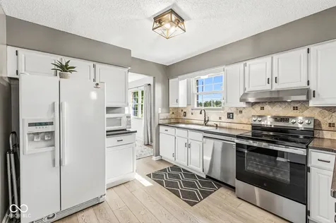 8223 Picadilly Lane Indianapolis IN 46256
