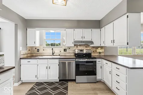 8223 Picadilly Lane Indianapolis IN 46256