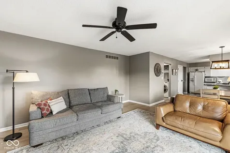 8223 Picadilly Lane Indianapolis IN 46256