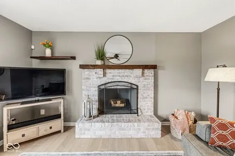 8223 Picadilly Lane Indianapolis IN 46256
