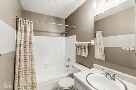 8223 Picadilly Lane Indianapolis IN 46256