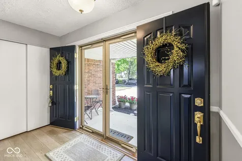 8223 Picadilly Lane Indianapolis IN 46256