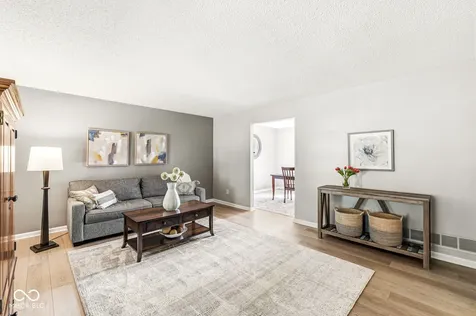 8223 Picadilly Lane Indianapolis IN 46256