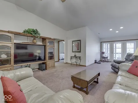 1999 Flamingo Way Franklin IN 46131
