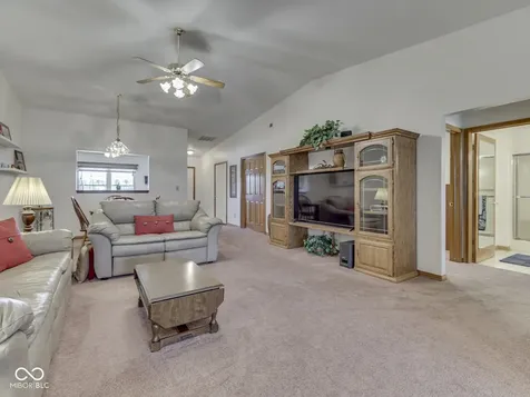 1999 Flamingo Way Franklin IN 46131