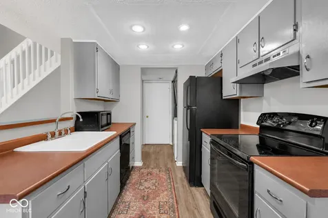 7907 Hunters Path Indianapolis IN 46214