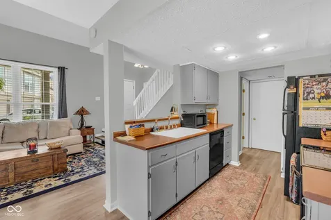 7907 Hunters Path Indianapolis IN 46214