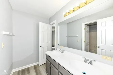 6384 Hillview Circle Fishers IN 46038
