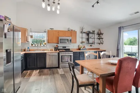 10121 Cornith Way Avon IN 46123