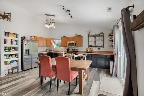 10121 Cornith Way Avon IN 46123